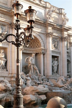fontäne - The Trevi fountain (Fontana di Trevi) in Rome, with a streetlight in the foreground Stock Photo - Budget Royalty-Free & Subscription, Code: 400-04715482