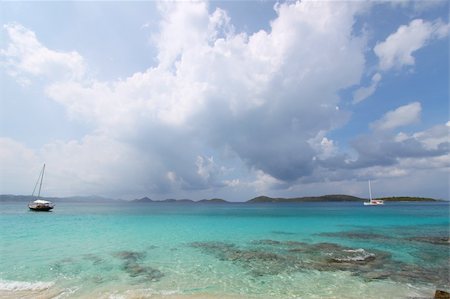 Clouds roll in over Honeymoon Bay in the US Virgin Islands. Photographie de stock - Aubaine LD & Abonnement, Code: 400-04715798