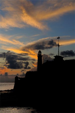 simsearch:400-05683614,k - Silhouette of "el Morro" fortress against sunset background Foto de stock - Super Valor sin royalties y Suscripción, Código: 400-04715806