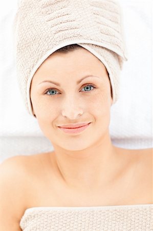 simsearch:400-04044944,k - Portrait of an attractive woman lying on a massage table in a spa center Stock Photo - Budget Royalty-Free & Subscription, Code: 400-04716553