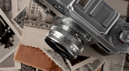 Old camera with photos close up. Stockbilder - Microstock & Abonnement, Bildnummer: 400-04717044
