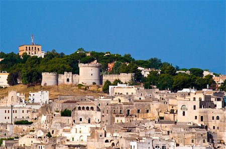 sassi di matera - Castle rocks and the beautiful town of Matera in Italy Foto de stock - Super Valor sin royalties y Suscripción, Código: 400-04717866