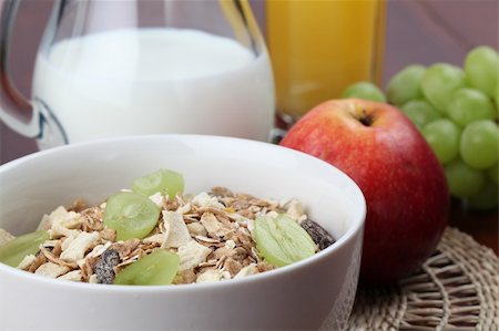 simsearch:400-05735704,k - Healthy breakfast consisting of granola, grapes, apple, orange juice and milk Photographie de stock - Aubaine LD & Abonnement, Code: 400-04719133