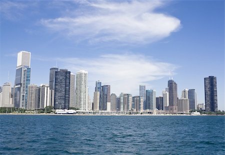 simsearch:400-04719680,k - Downtown Chicago seen from Lake Michigan. Foto de stock - Royalty-Free Super Valor e Assinatura, Número: 400-04719685