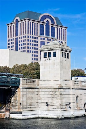 simsearch:400-04277418,k - Bridge in downtown Milwaukee, Wisconsin. Stock Photo - Budget Royalty-Free & Subscription, Code: 400-04710540