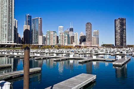 Downtown Chicago seen from marina Stock Photo - Budget Royalty-Free & Subscription, Code: 400-04710554