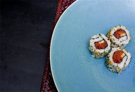 simsearch:400-05119569,k - Fresh japanese salmon sushi served on a white plate Stockbilder - Microstock & Abonnement, Bildnummer: 400-04712614