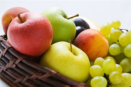 simsearch:400-05194830,k - Various fresh ripe fruits close-up placed in a wicker basket Stockbilder - Microstock & Abonnement, Bildnummer: 400-04712642
