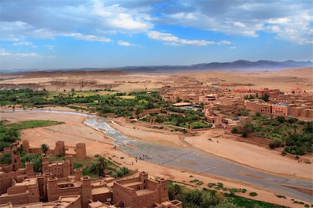 simsearch:841-03677260,k - view from Kasbah Ait Benhaddou (Morroco) Foto de stock - Royalty-Free Super Valor e Assinatura, Número: 400-04724802