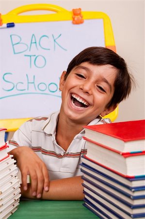 simsearch:400-08429355,k - Smiling boy with school books on the table Photographie de stock - Aubaine LD & Abonnement, Code: 400-04725212