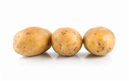 simsearch:400-04812261,k - Raw potatoes isolated on a white background Photographie de stock - Aubaine LD & Abonnement, Code: 400-04726134