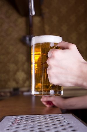 simsearch:400-04167893,k - Glass of beer on pub Stockbilder - Microstock & Abonnement, Bildnummer: 400-04726226