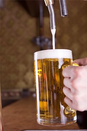 simsearch:400-04167893,k - Glass of beer on pub Stockbilder - Microstock & Abonnement, Bildnummer: 400-04726227