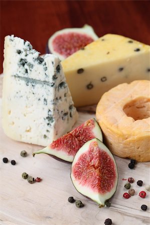 simsearch:400-06741554,k - Various kinds of cheese with fresh figs on a "cutting board" Foto de stock - Royalty-Free Super Valor e Assinatura, Número: 400-04726547