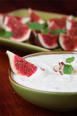 Appetizer consisting of fresh black mission fig wedges with nut and honey cheese dip Stock Photo - Budget Royalty-Free & Subscription, Code: 400-04726555