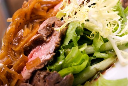 simsearch:400-05259212,k - Meat served with salad and onion Stock Photo - Budget Royalty-Free & Subscription, Code: 400-04726767