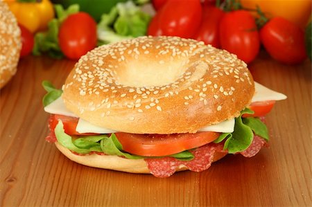 sesame bagel - Fresh bagle sandwich with salami Foto de stock - Super Valor sin royalties y Suscripción, Código: 400-04726902