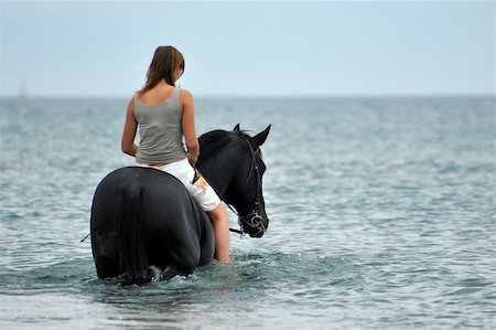 simsearch:400-04660370,k - black stallion in the sea with young woman Photographie de stock - Aubaine LD & Abonnement, Code: 400-04727724