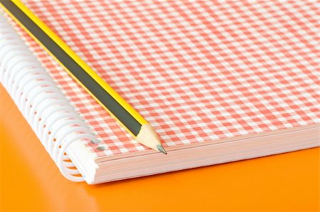 simsearch:400-05206224,k - pencil and notebook over an orange background Fotografie stock - Microstock e Abbonamento, Codice: 400-04727943