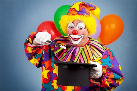 simsearch:400-04408991,k - Birthday clown with a top hat and wand, putting on a magic show. Foto de stock - Super Valor sin royalties y Suscripción, Código: 400-04728093