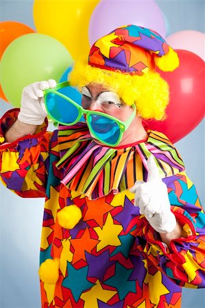 simsearch:400-04408991,k - Funny hip hop clown with oversized shades shaking his finger. Foto de stock - Super Valor sin royalties y Suscripción, Código: 400-04728285