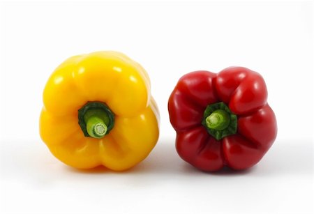 simsearch:400-04300921,k - Red and Yellow Pepper isolated on white background Photographie de stock - Aubaine LD & Abonnement, Code: 400-04729129