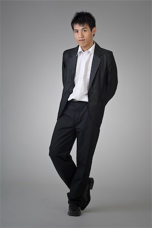 simsearch:400-04255435,k - Attractive Asian business man posing on studio gray background. Foto de stock - Super Valor sin royalties y Suscripción, Código: 400-04729544