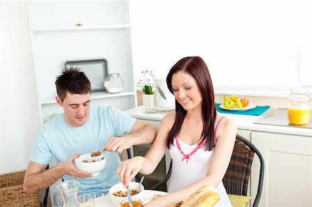 simsearch:400-05741872,k - Young caucasian couple having breakfast together in the kitchen at home Stockbilder - Microstock & Abonnement, Bildnummer: 400-04720028