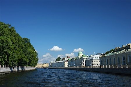 simsearch:400-05159849,k - A daylight image of St. Petersburg city channel with a park and some historical buildings Stock Photo - Budget Royalty-Free & Subscription, Code: 400-04720159