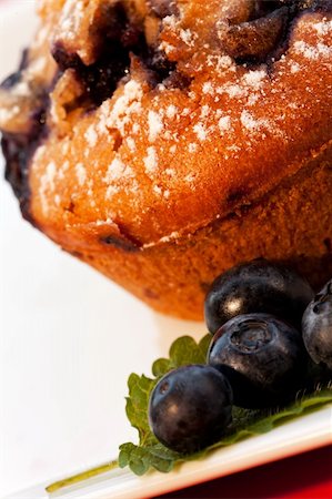 simsearch:400-07034479,k - blueberry muffin on a square plate Stock Photo - Budget Royalty-Free & Subscription, Code: 400-04720819