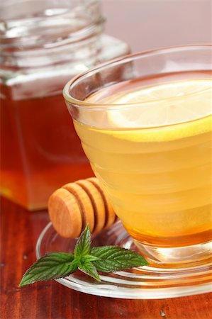 simsearch:400-08618279,k - Tea with honey and lemon as natural medicine. Shallow dof Photographie de stock - Aubaine LD & Abonnement, Code: 400-04721817