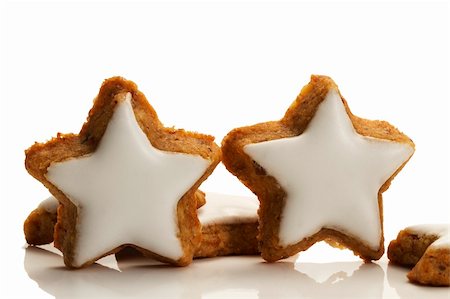 simsearch:400-04145237,k - two standing star shaped cinnamon biscuits on white background Foto de stock - Royalty-Free Super Valor e Assinatura, Número: 400-04723978