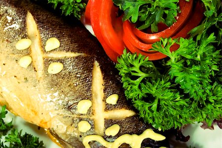 simsearch:400-04734276,k - Stuffed baked fish served with  salad Photographie de stock - Aubaine LD & Abonnement, Code: 400-04734018