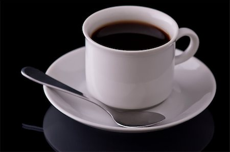 simsearch:400-03970916,k - Black coffee in a white coffee cup. On a black mirroring surface. Fotografie stock - Microstock e Abbonamento, Codice: 400-04734086