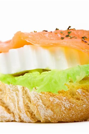 Delicious lettuce an fresh cheese canape topped with slice of smoked salmon Foto de stock - Royalty-Free Super Valor e Assinatura, Número: 400-04734194