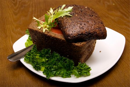 Red soup in a loaf of brown bread Stockbilder - Microstock & Abonnement, Bildnummer: 400-04734249
