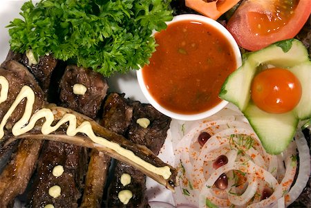 simsearch:400-05259212,k - Fried ribs served with vegetables and sauce Stock Photo - Budget Royalty-Free & Subscription, Code: 400-04734272