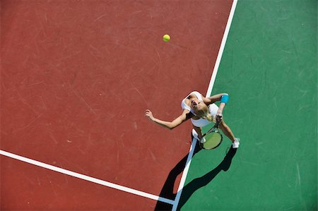 simsearch:400-06061549,k - young fit woman play tennis outdoor on orange tennis field at early morning Photographie de stock - Aubaine LD & Abonnement, Code: 400-04734603