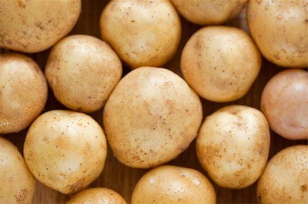 simsearch:400-04806843,k - Potato close up. Many young potatoes Photographie de stock - Aubaine LD & Abonnement, Code: 400-04734657