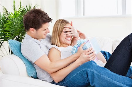 simsearch:400-07726699,k - young couple lying on the sofa with a present Foto de stock - Super Valor sin royalties y Suscripción, Código: 400-04734924