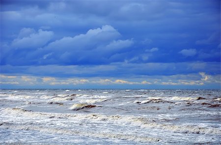 simsearch:400-08506969,k - Dark stormy sky over the wave ocean Photographie de stock - Aubaine LD & Abonnement, Code: 400-04735179