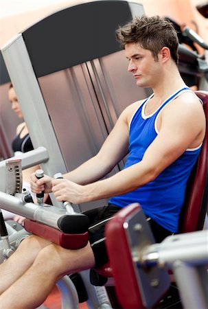 simsearch:400-04256139,k - Serious athletic man using a leg press  in the weights room of a sport centre Stock Photo - Budget Royalty-Free & Subscription, Code: 400-04735402