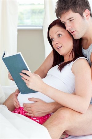 simsearch:400-07322828,k - Close-up of a shocked pregnant woman and her husband reading a book on the sofa at home Fotografie stock - Microstock e Abbonamento, Codice: 400-04735488