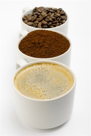 cups with coffee, beans and blend. closeup Stock Photo - Budget Royalty-Free & Subscription, Code: 400-04736036