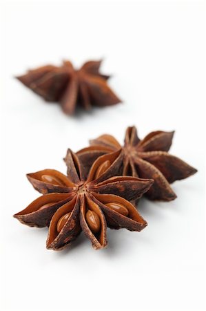 simsearch:400-07299238,k - Close-up of anise on white background. Shallow dof Photographie de stock - Aubaine LD & Abonnement, Code: 400-04736057