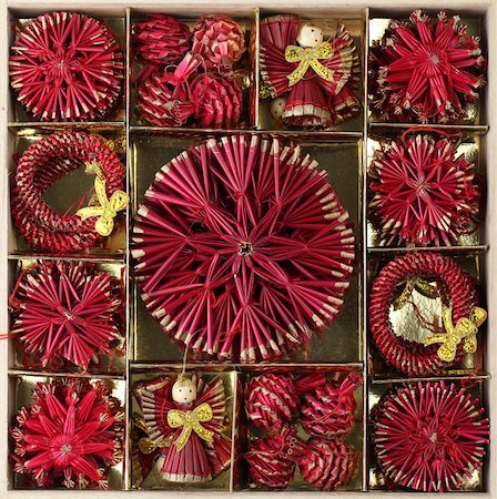 simsearch:400-04749446,k - Box with various handmade straw Christmas ornaments Foto de stock - Super Valor sin royalties y Suscripción, Código: 400-04736081