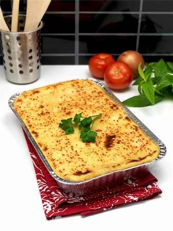 simsearch:400-08997152,k - A tray of lasagne ready for plating Photographie de stock - Aubaine LD & Abonnement, Code: 400-04736235