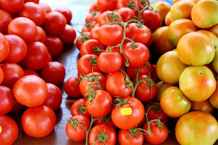 simsearch:400-05115029,k - Tomatoes stacked in vegetables market different species Stockbilder - Microstock & Abonnement, Bildnummer: 400-04736346