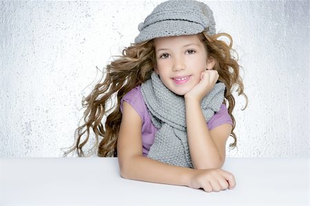 simsearch:400-05248187,k - winter cap wool scarf litle fashion girl wind on hair portrait gray background Photographie de stock - Aubaine LD & Abonnement, Code: 400-04736359