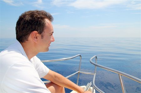 simsearch:400-09237900,k - Sailor man sailing boat blue calm ocean water Mediterranean sea Foto de stock - Super Valor sin royalties y Suscripción, Código: 400-04736369
